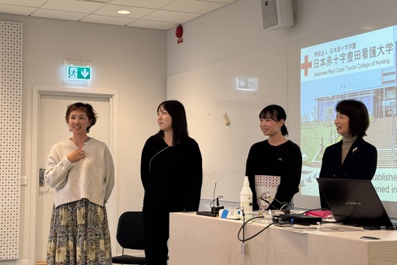 Besökare från The Japanese Red Cross Toyota College of Nursing. Foto: RKH