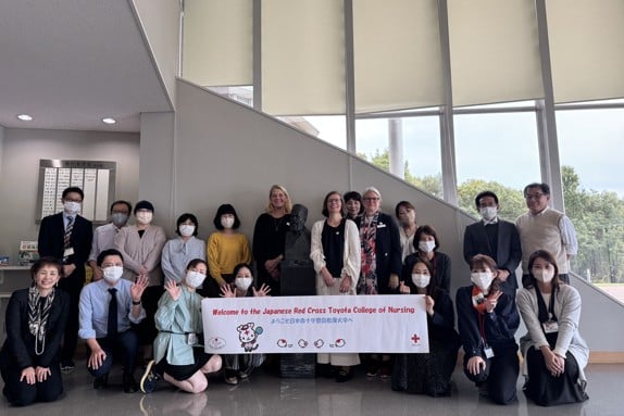 Besök på Japanese Red Cross Toyota College of Nursing. Foto: RKH