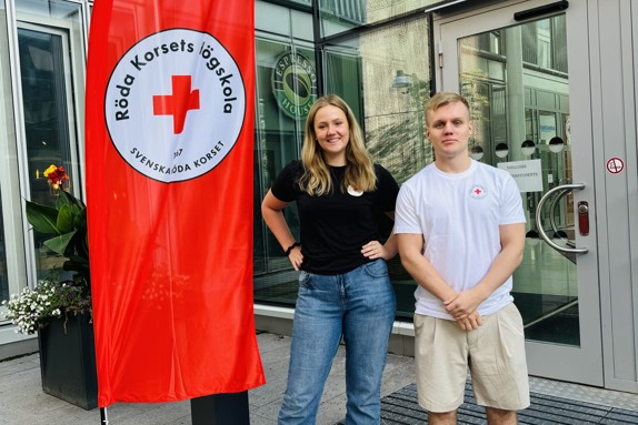 Representanter från studentkåren RKHSK var med och välkomnade de nya studenterna till Röda Korsets Högskola. Foto: RKH