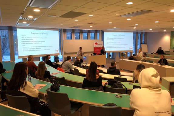 Bild av upprop för nya studenter.