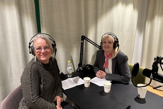 Nina Gårevik (vänster) tillsammans med Gabriella Ahlström. Foto: RKH