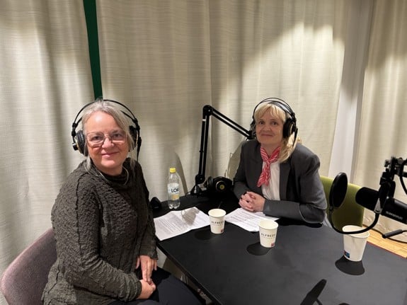 Nina Gårevik (vänster) tillsammans med Gabriella Ahlström. Foto: RKH