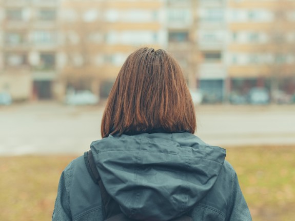 bild tagen bakifrån på en kvinna. Foto: Mostphotos.