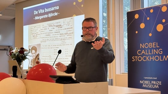 Johan Ekblad, verksamhetsutvecklare och kvalitetssamordnare på Studieförbundet Vuxenskolan i Malmö från Vitabussgruppen vid Svenska Röda Korset Malmökretsen, höll föreläsning om insatsen. Foto: RKH