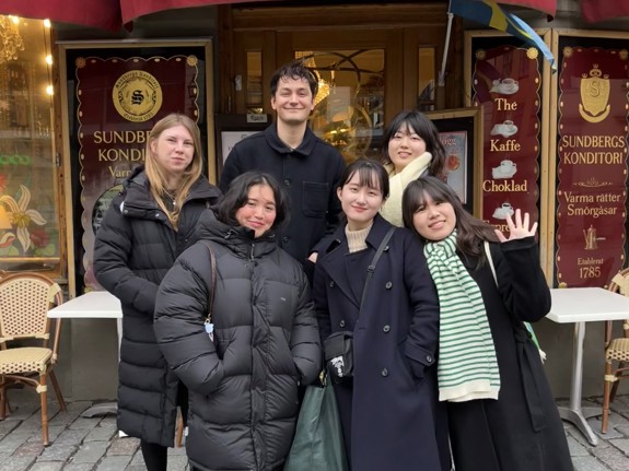 Glada studenter. Foto: RKH