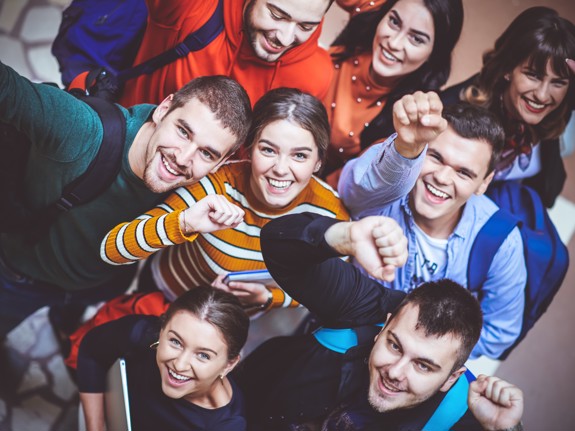 Glada ungdomar. Foto:Mostphotos