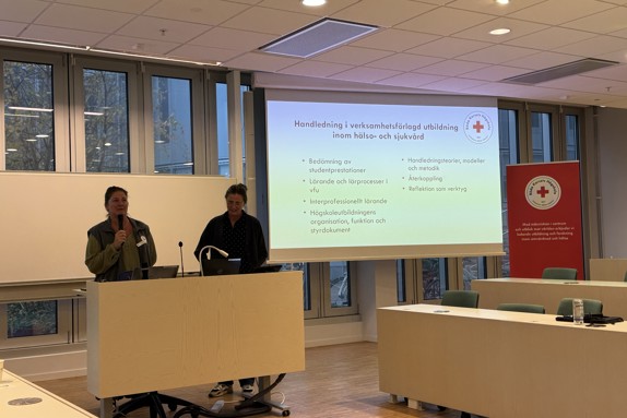 Lana Zelic, adjunkt och Hanna Gabrielsson, lektor vid Röda Korsets Högskola. Foto: RKH