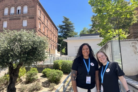 Natalie Mellin och Emma von Scheele Frejd, sjuksköterskestudenter vid Röda Korsets Högskola