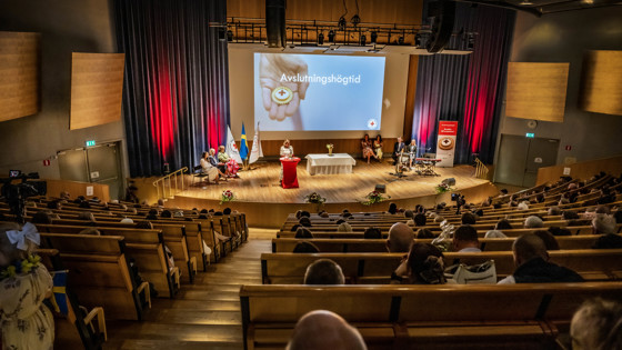 Rektor Susanne Georgsson håller tal i aulan på Södertörns högskola. Foto: Jenny Freijing
