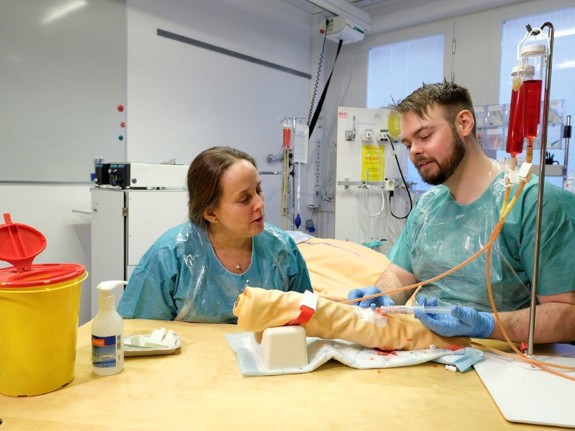 Bild av sjuksköterskestudenter.