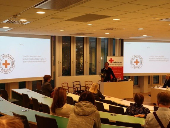Bild av öppen föreläsning med Röda Korset.