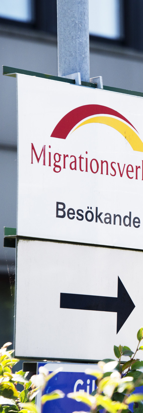 Skylt som visar till migrationsverket. Foto: Mostphotos