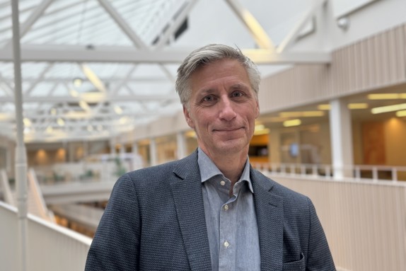 Lars Petersson, förvaltningschef vid Röda Korsets Högskola. Foto: RKH