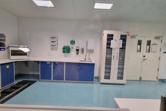 Bild av läkemedelsrum ombord på skeppet.