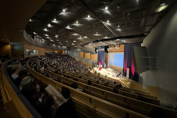 Bild på aulan vid avslutningshögtiden VT 2024