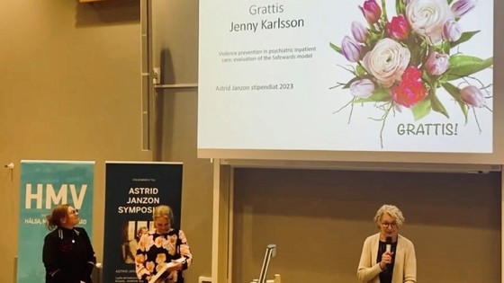 Jenny Karlsson från Röda Korsets Högskola tilldelas Astrid Janzons stipendium
