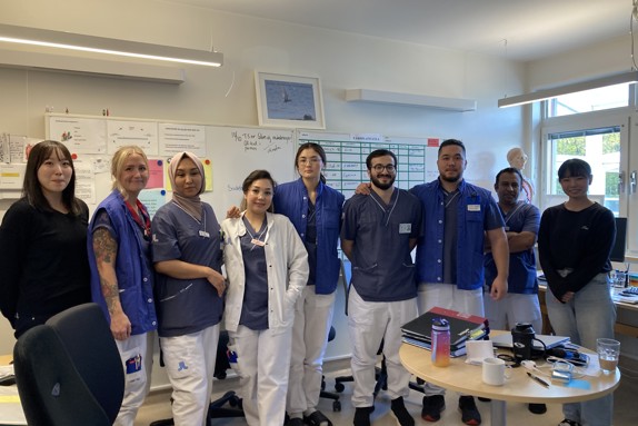 Besökare från The Japanese Red Cross Toyota College of Nursing på kliniskt besök. Foto: RKH