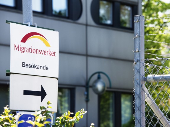 Skylt hos migrationsverket. Foto: Mostphotos