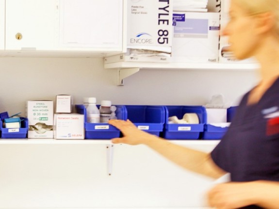 Sjuksköterska som arbetar. Foto: Mostphotos.