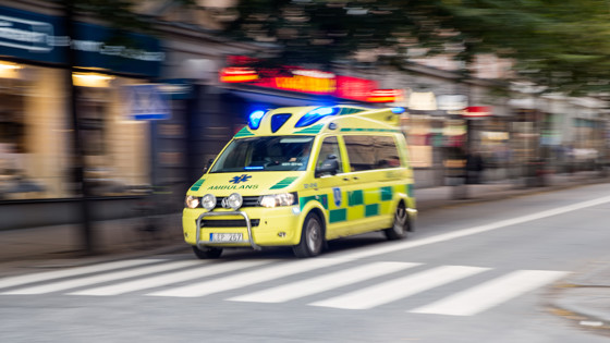 Ambulans under utryckning. Foto: Mostphotos