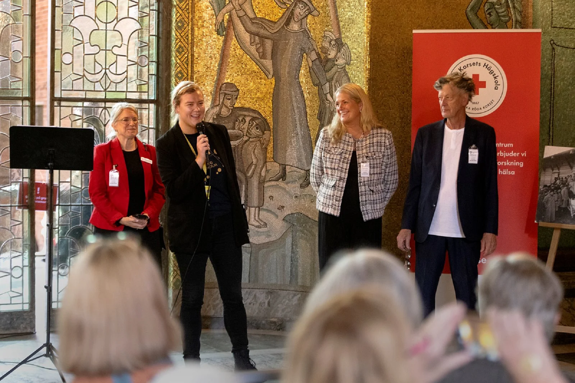 Föreläsningen arrangerades av Röda Korsets Högskola i samarbete med Stockholms stadshus. På bilden Emma Schill, guide på Stadshuset, Susanne Georgsson, rektor vid Röda Korsets Högskola och Per Allan Olsson, föredraghållare. Foto: Sören Andersson