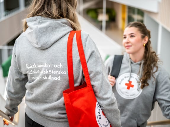 Studenter vid Röda Korsets Högskola. Foto av Jenny Freijing.