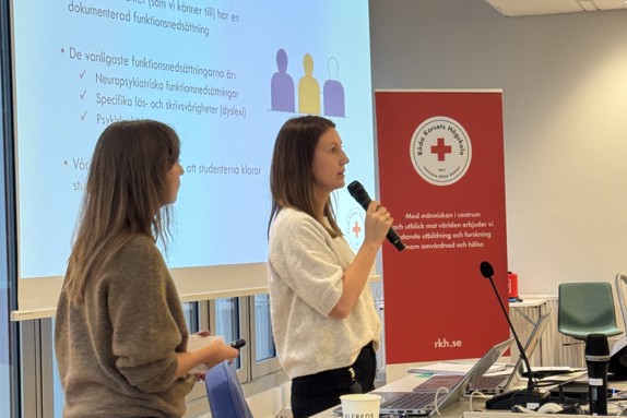 Studie- och karriärvägledarna Emma Lindstedt och Matilda Hedman. Foto: RKH