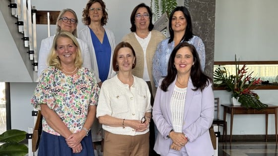 Rektor Susanne Georgsson, Prefekt Birgitta Bisholt och kommunikationsansvarig Helene Komlos Grill tillsammans med representanter från Escola Superior de Enfermagem S. José de Cluny i Funchal på Madeira, Portugal, Rektor Christina Pestana och internationell koordinator Tânia Lourenço.