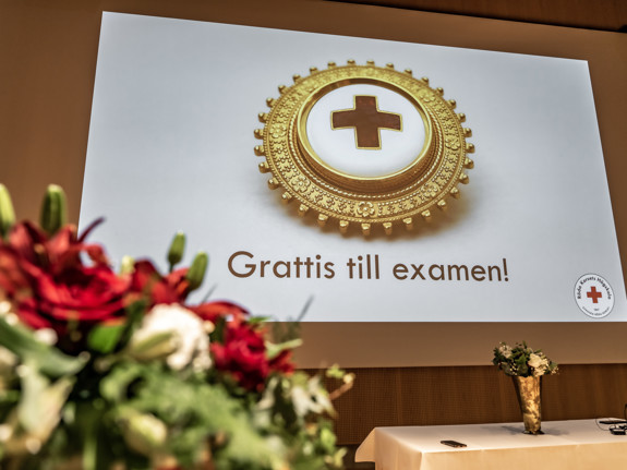 Bild på scenen vid avslutningshögtiden våren 2024. Foto: Jenny Frejing