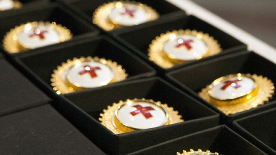 Bild av Röda Korsets Högskolas sjuksköterskebroscher.