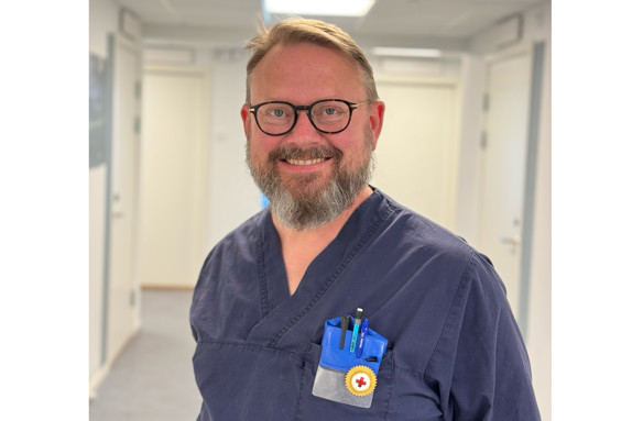 Kennet Odelstrand, biträdande chef på en allmänpsykiatrisk mottagning för unga vuxna är alumn från Röda Korsets Högskola