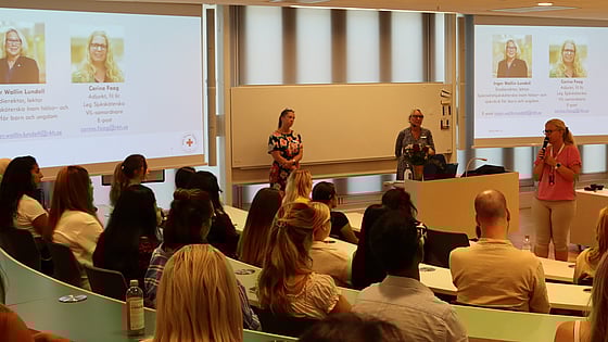 Bild av välkomnande för nya studenter.