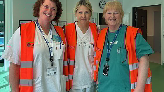 Charlotta Tegnestedt (mitten), lärare vid Röda Korsets Högskola på beredskapsövning på Bodø med Nord universitet. Foto: Privat