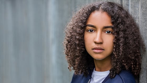 Bild på en kvinna med ett seriöst ansiktsuttryck. Foto:Mostphotos