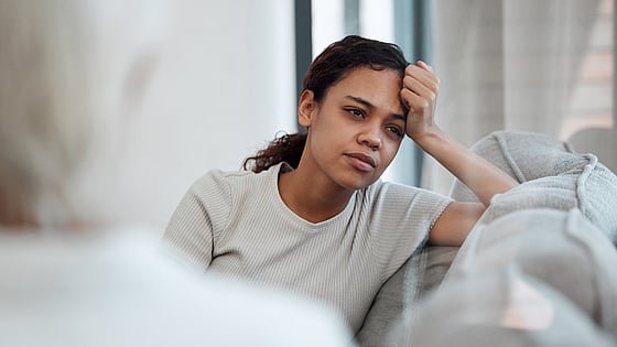 Student i samtal. Foto: Mostphotos