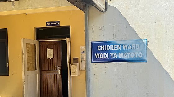 Foto av barnavdelningen på Kolandoto Hospital.