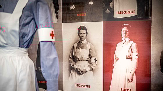Monter med sjuksköterskor från historien. Foto: Jenny Frejing