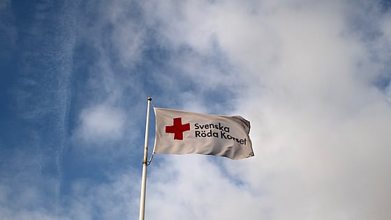 Svenska Röda Korsets flagga.