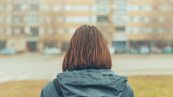 bild tagen bakifrån på en kvinna. Foto: Mostphotos.