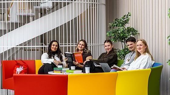 Studenter vid Röda Korsets Högskola. Foto: Jenny Frejing