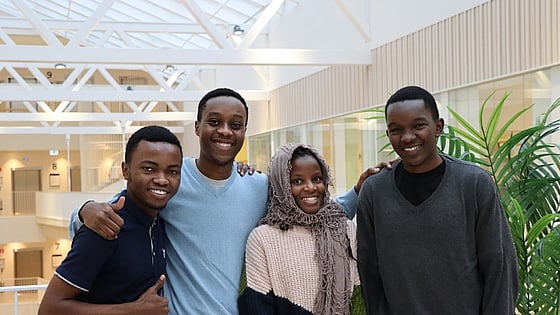 De tanzaniska studenterna Moses, Kelvin, Fortunata och Issack. Foto: RKH