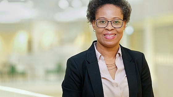 Leah Emegwa Okenwa är högskolelektor och docent i folkhälsovetenskap vid Röda Korsets Högskola.
