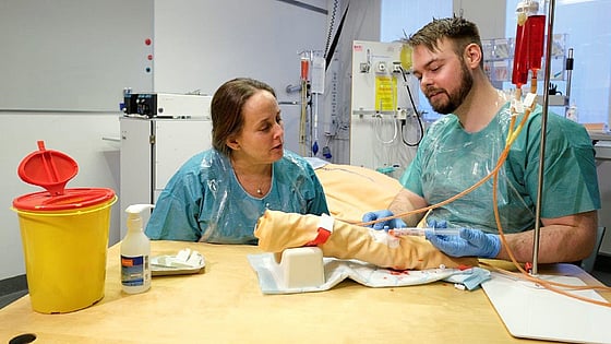 Bild av sjuksköterskestudenter.