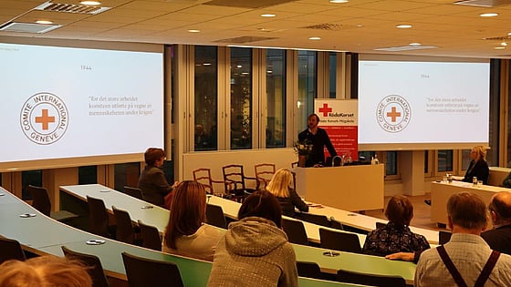 Bild av öppen föreläsning med Röda Korset.
