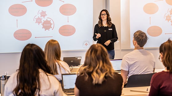 Studenter vid Röda Korsets Högskola. Foto: Jenny Frejing