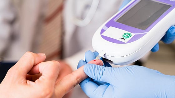 Diabetestest i fingret. Foto:Mostphotos