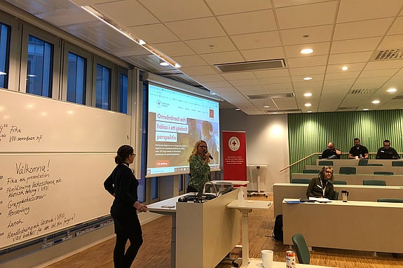 Marcela Johnson, samordnare av verksamhetsförlagda utbildningsplatser och Carina Faag, samordnare för verksamhetsintegrerat lärande vid Röda Korsets Högskola. Foto: RKH