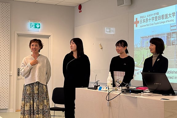 Besökare från The Japanese Red Cross Toyota College of Nursing. Foto: RKH