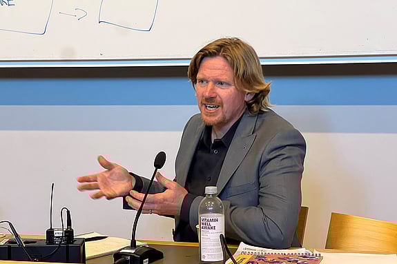 Henrik Nilsson disputerar sin avhandling. Foto: RKH