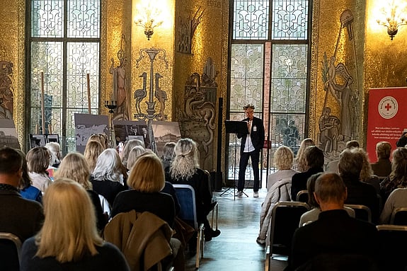 Per Allan Olsson föreläser i Gyllene salen i Stadshuset. Foto: Sören Andersson